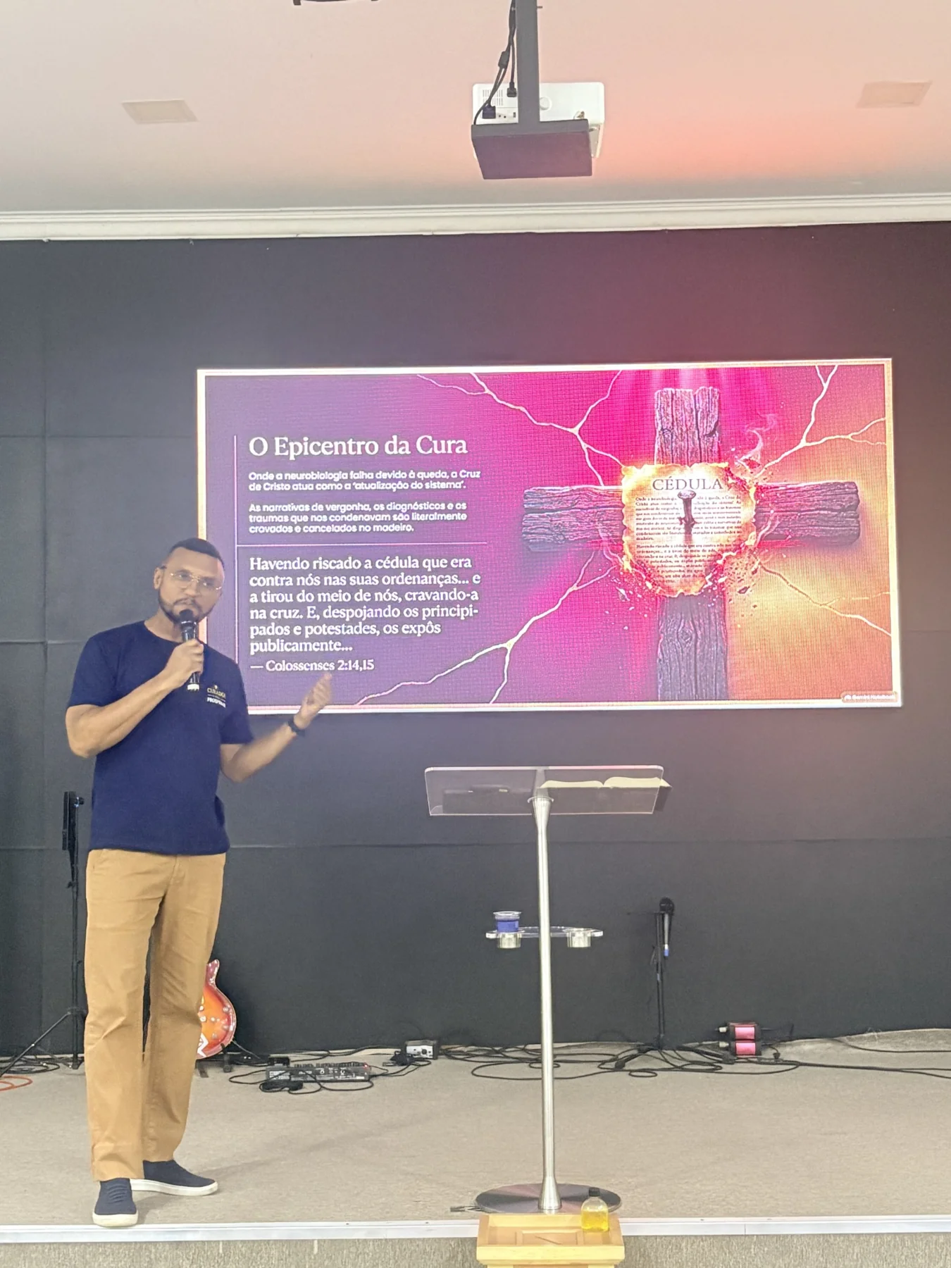 Palestra durante a imersão Curados para Prosperar